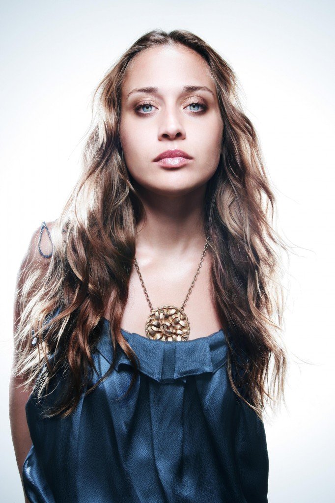 Fiona Apple debuts "I'm In The Middle Of A Riddle" at The Wall Street Journal!